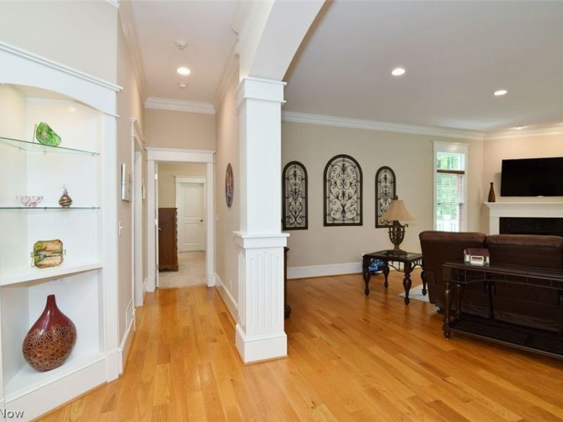 11101 E Washington Street, Chagrin Falls, OH 44023 Photo 4