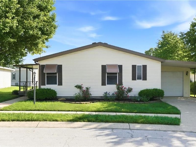 137 South Point Drive, Fairborn, OH 45324 Photo 1
