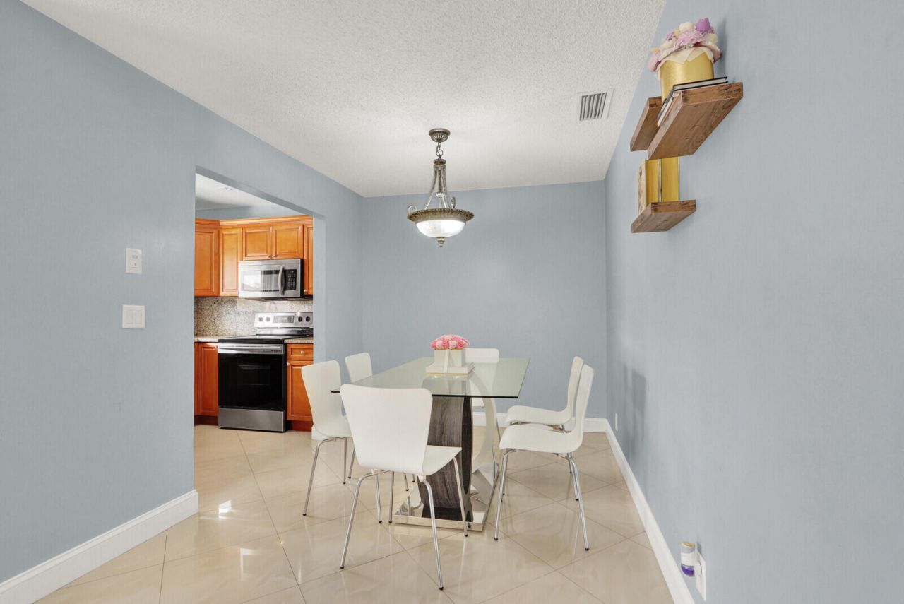 5272 Bosque Lane, Unit 31, West Palm Beach, FL 33415 Photo