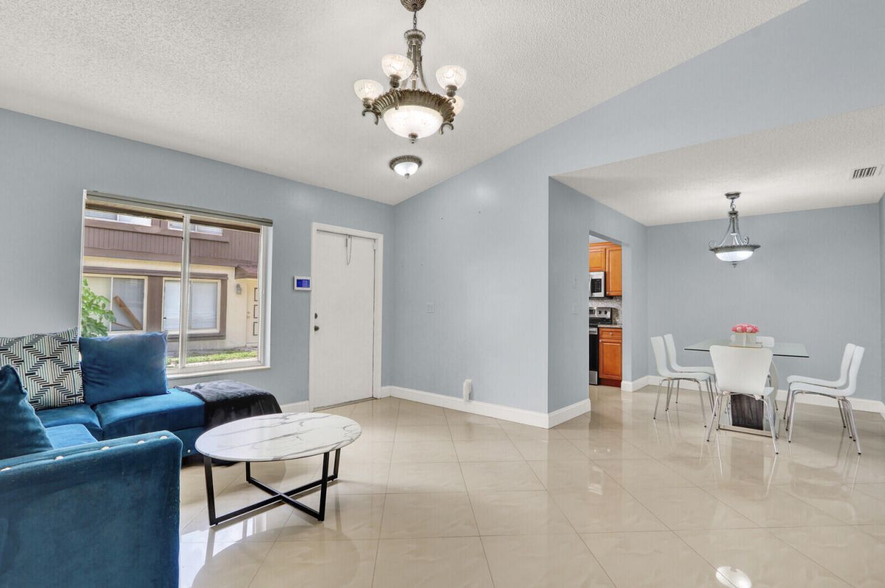 5272 Bosque Lane, Unit 31, West Palm Beach, FL 33415 Photo
