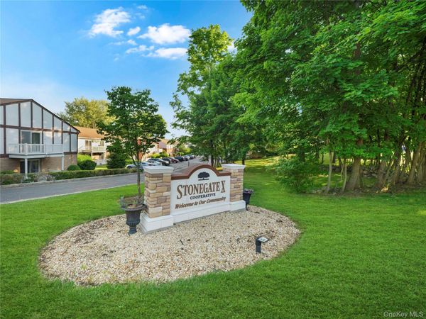 1 Doxbury Lane , Suffern, NY 10901
