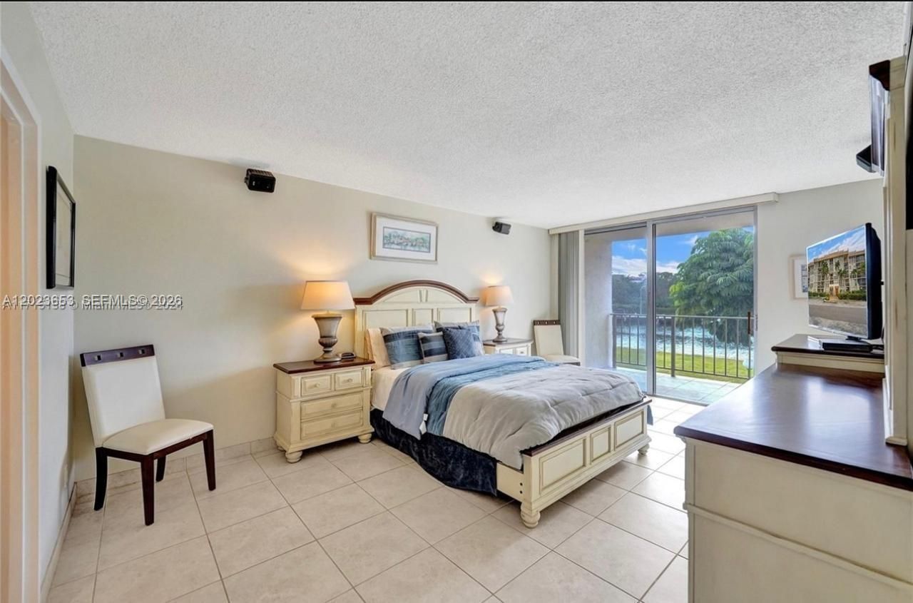 601 Three Islands Blv, Unit 205, Hallandale Beach, FL 33009 Photo