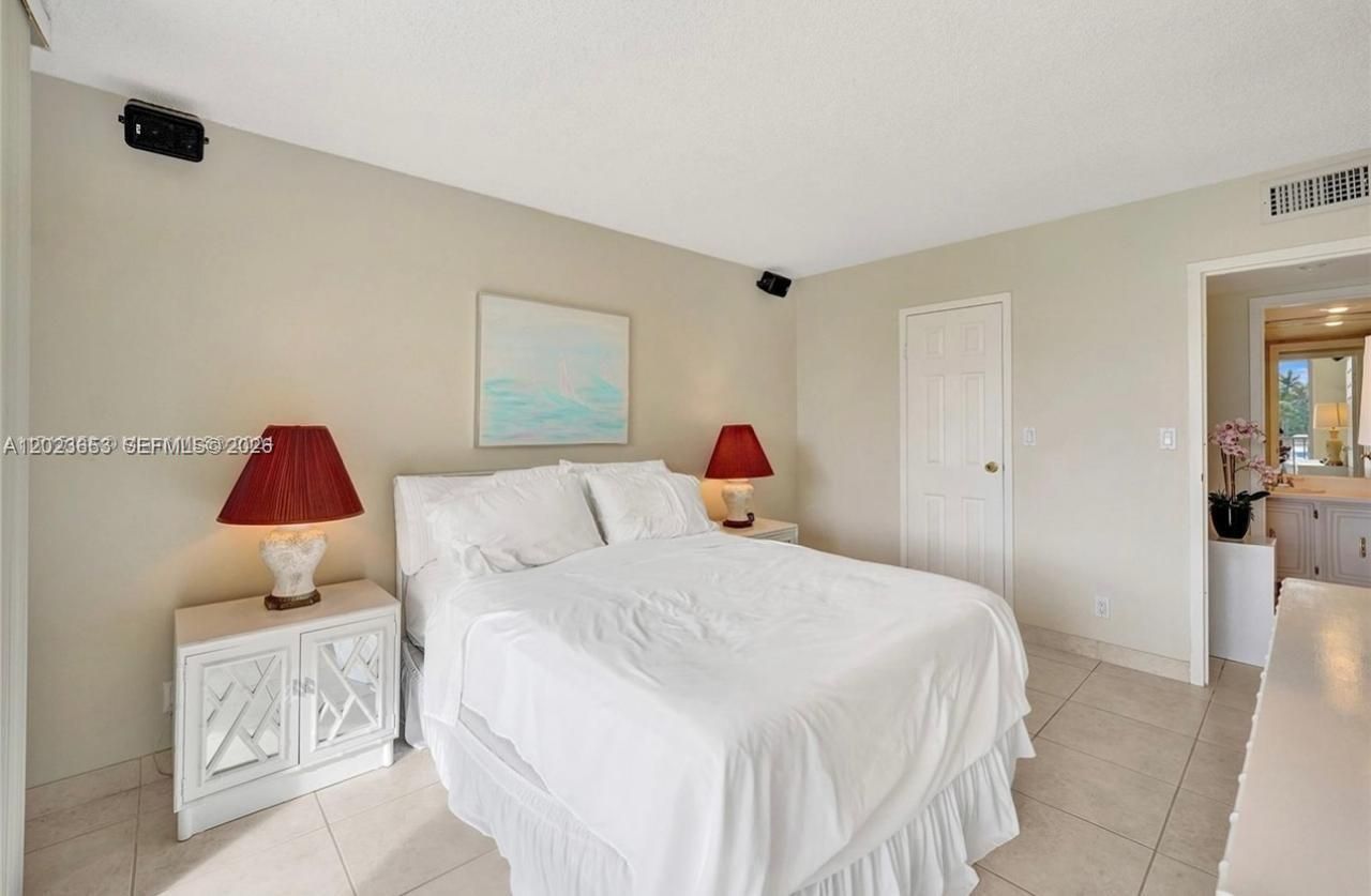 601 Three Islands Blv, Unit 205, Hallandale Beach, FL 33009 Photo