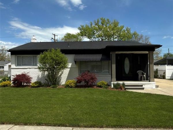 29824 Manhattan Street, St. Clair Shores, MI 48082