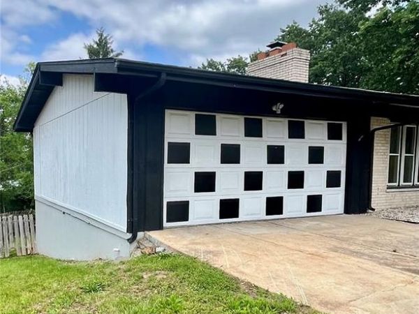 7707 Springdale Drive, Normandy, MO 63121