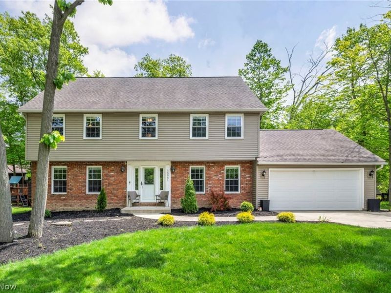 16561 N White Oaks Drive, Strongsville, OH 44136 Photo 1