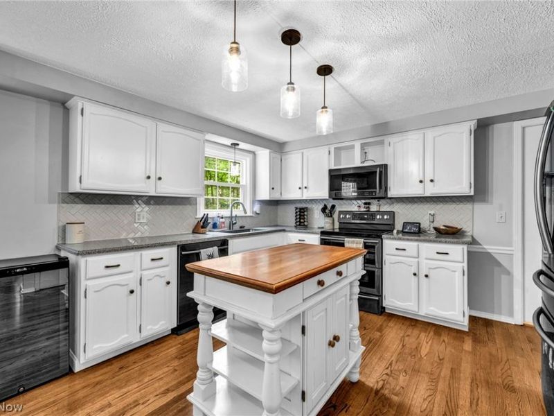 16561 N White Oaks Drive, Strongsville, OH 44136 Photo 11