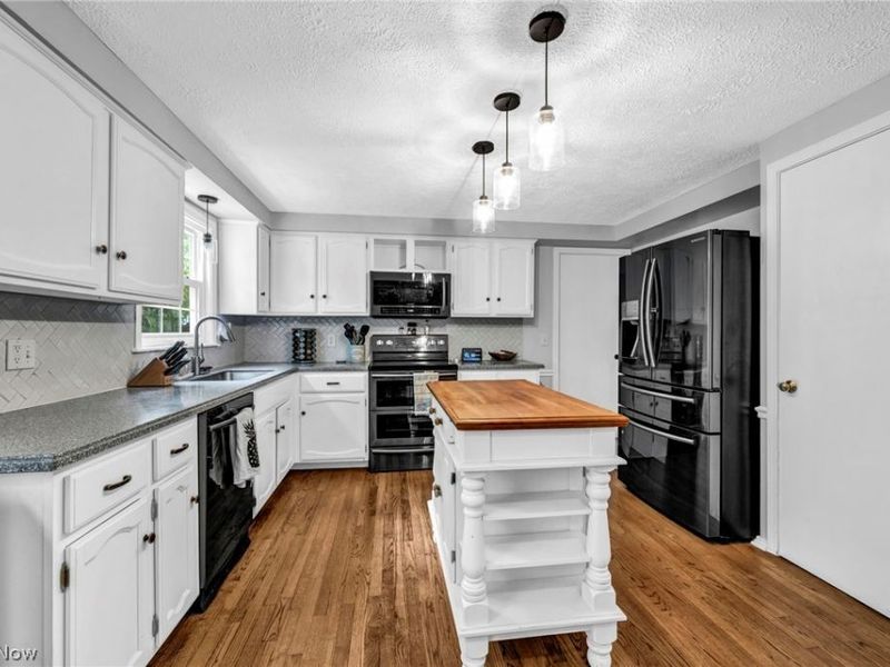 16561 N White Oaks Drive, Strongsville, OH 44136 Photo 12