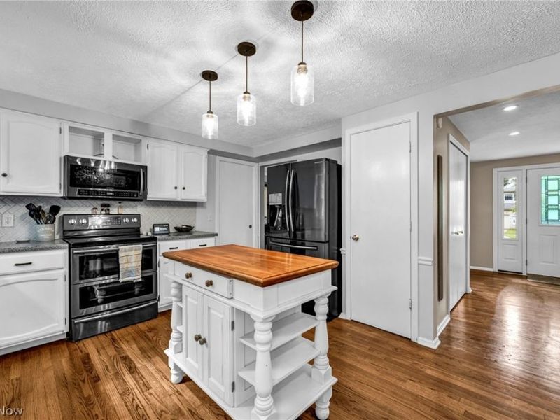 16561 N White Oaks Drive, Strongsville, OH 44136 Photo 13