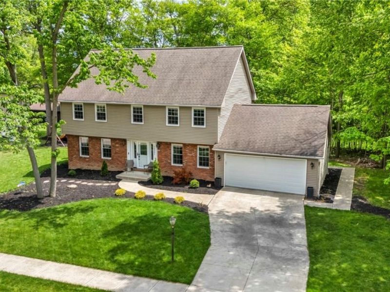 16561 N White Oaks Drive, Strongsville, OH 44136 Photo 2