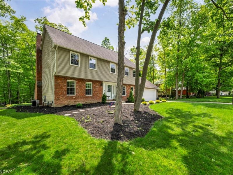 16561 N White Oaks Drive, Strongsville, OH 44136 Photo 3