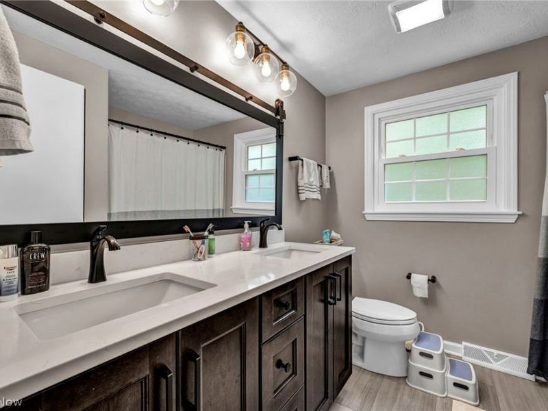 16561 N White Oaks Drive, Strongsville, OH 44136 Photo 35