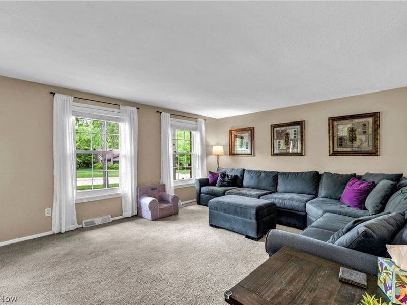 16561 N White Oaks Drive, Strongsville, OH 44136 Photo 9