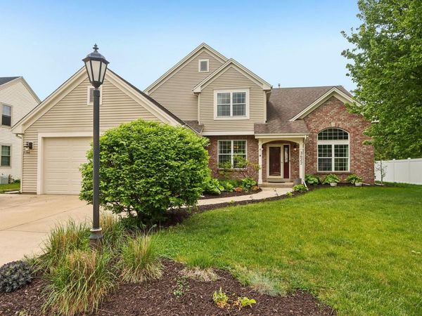 3622 Applewood DRIVE, Waukesha, WI 53189