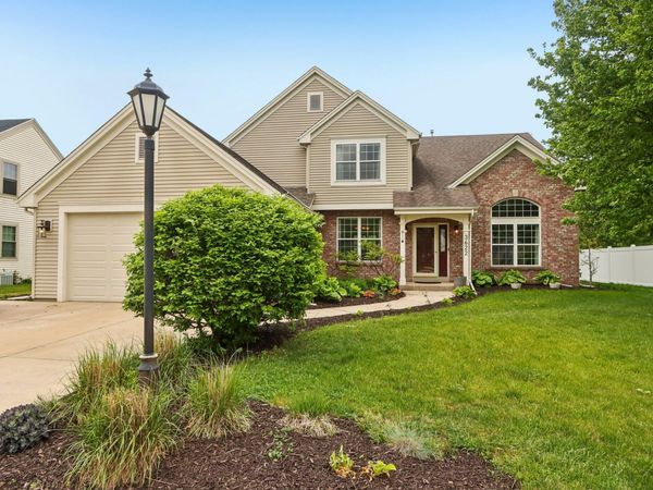 3622 Applewood Dr, Waukesha, WI 53189