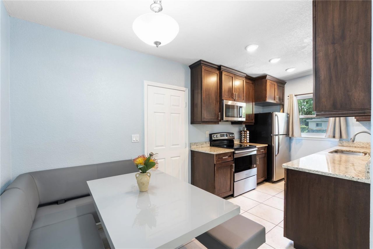 5637 Kalmia Drive, Orlando, FL 32807 Photo
