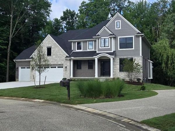5850 Windrift Court, West Bloomfield, MI 48324