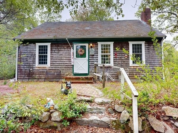 14 Chapel Rd, Mattapoisett, MA 02739