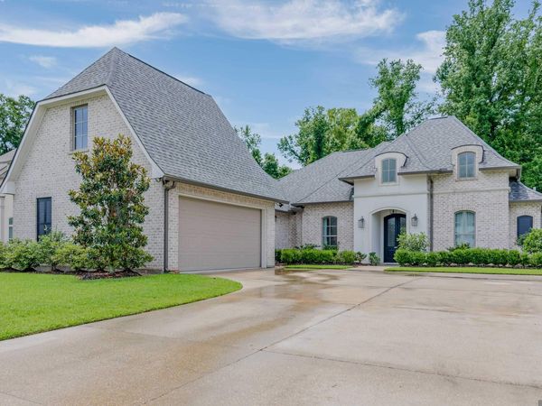 36501 Royal Oak Dr, Prairieville, LA 70769