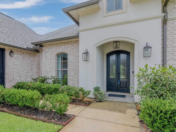 36501 Royal Oak Dr, Prairieville, LA 70769