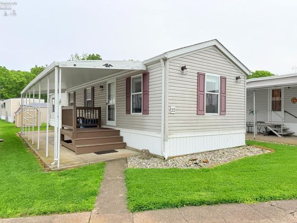 3575 NE Catawba Road, Unit 22, Port Clinton, OH 43452