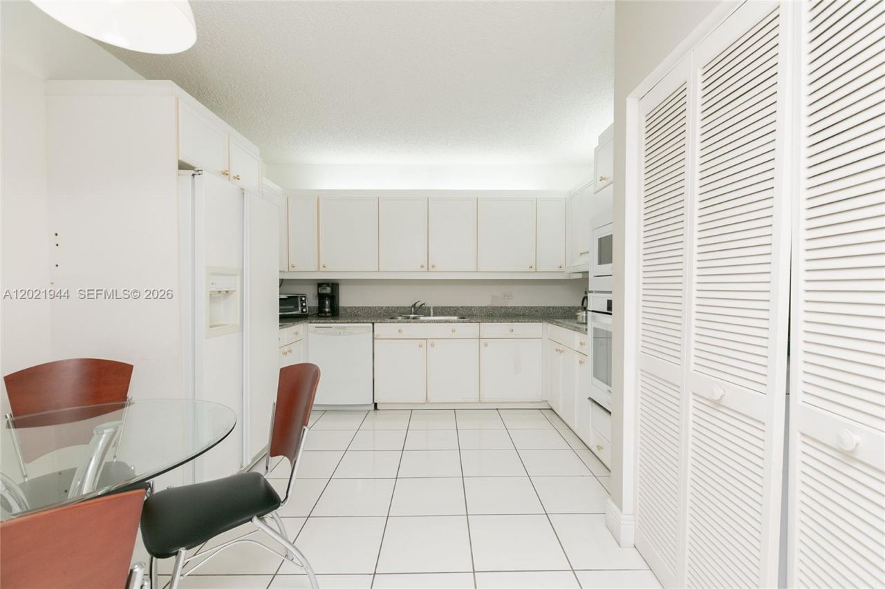 8855 Collins Ave, Unit 6F, Surfside, FL 33154 Photo