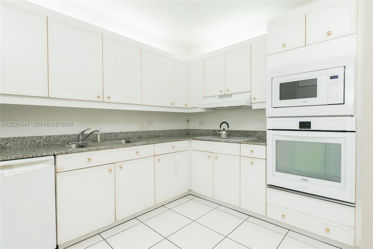 8855 Collins Ave, Unit 6F, Surfside, FL 33154 Photo