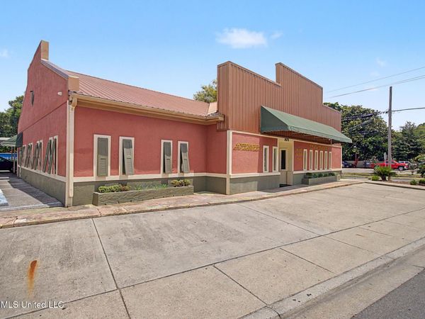 1070 Judge Sekul Avenue, Biloxi, MS 39530