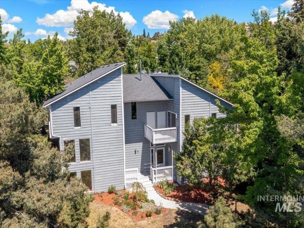 2468 E Roanoke Dr, Boise, ID 83712