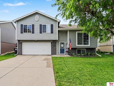 19015 R Street, Omaha, NE 68135