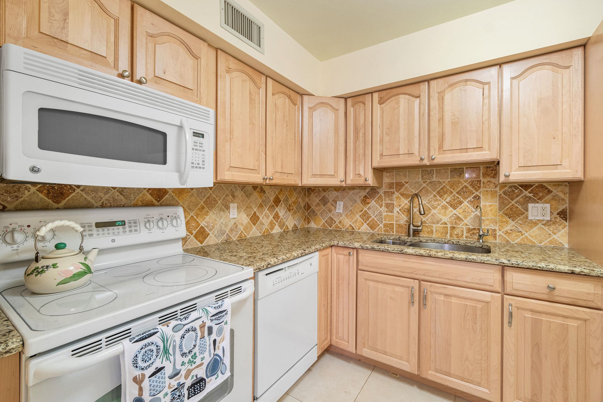 9810 Pineapple Tree Drive, Unit 101, Boynton Beach, FL 33436 Photo