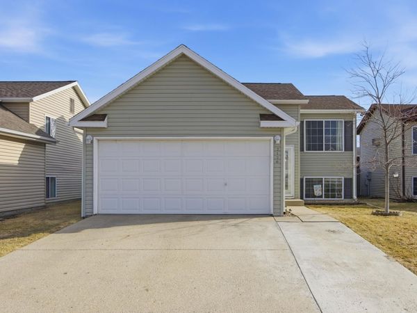 2126 59th Avenue S, Fargo, ND 58104