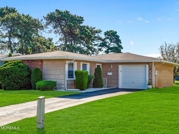 6 Heywood Court, Brick, NJ 08724