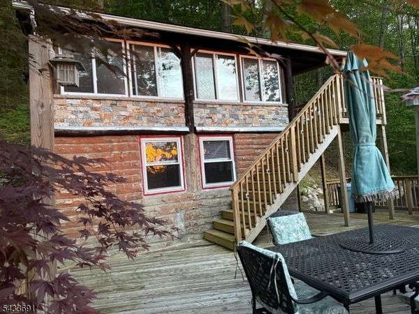 57 Lakeside Dr, Vernon, NJ 07461