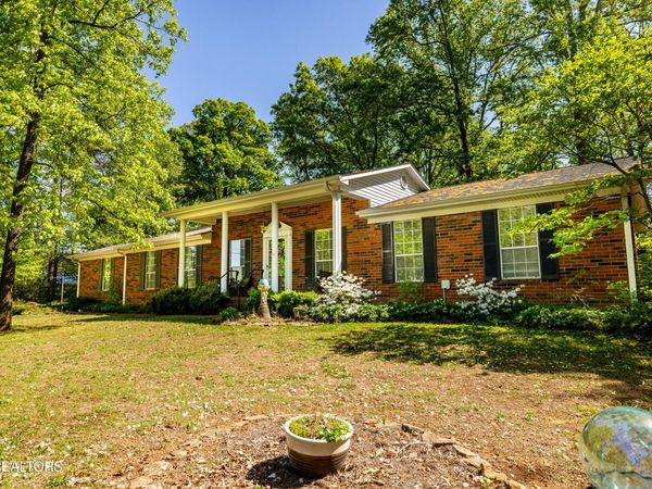 825 Greenwich Drive, Maryville, TN 37803