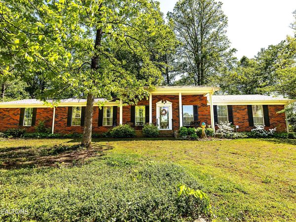 825 Greenwich Drive, Maryville, TN 37803