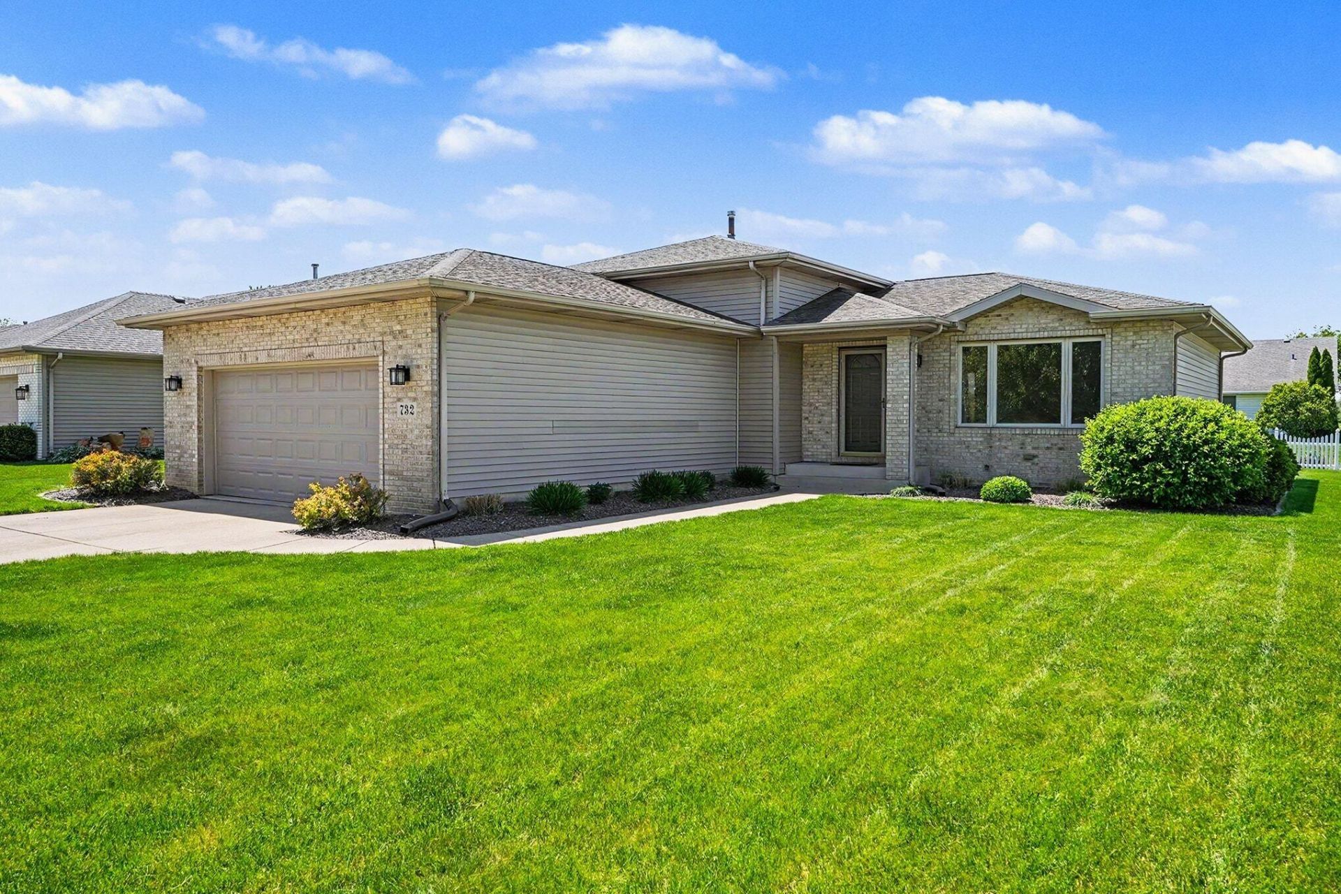 732 Sunflower Lane, Dyer, IN 46311 Main Photo