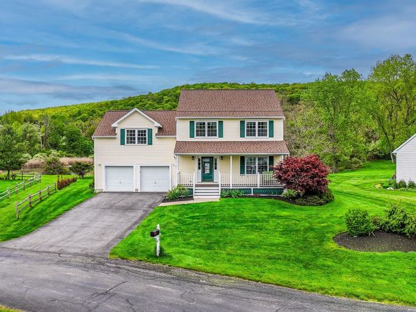 37 W Deer Trail, Pawling, NY 12564