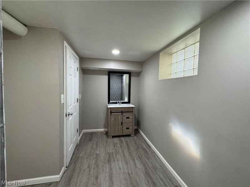 9508 Empire Avenue, Cleveland, OH 44108 Photo 12