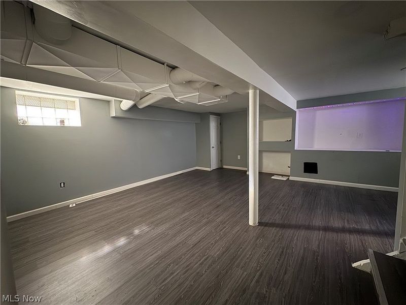 9508 Empire Avenue, Cleveland, OH 44108 Photo 30