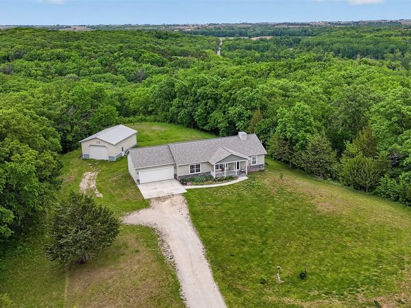 32437 H Avenue, Earlham, IA 50072