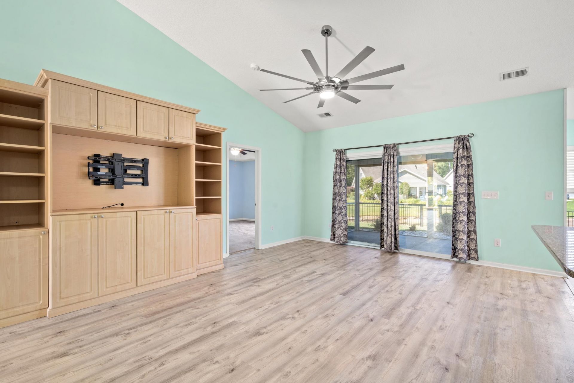 528 Cedar Lakes Dr. Photo 13