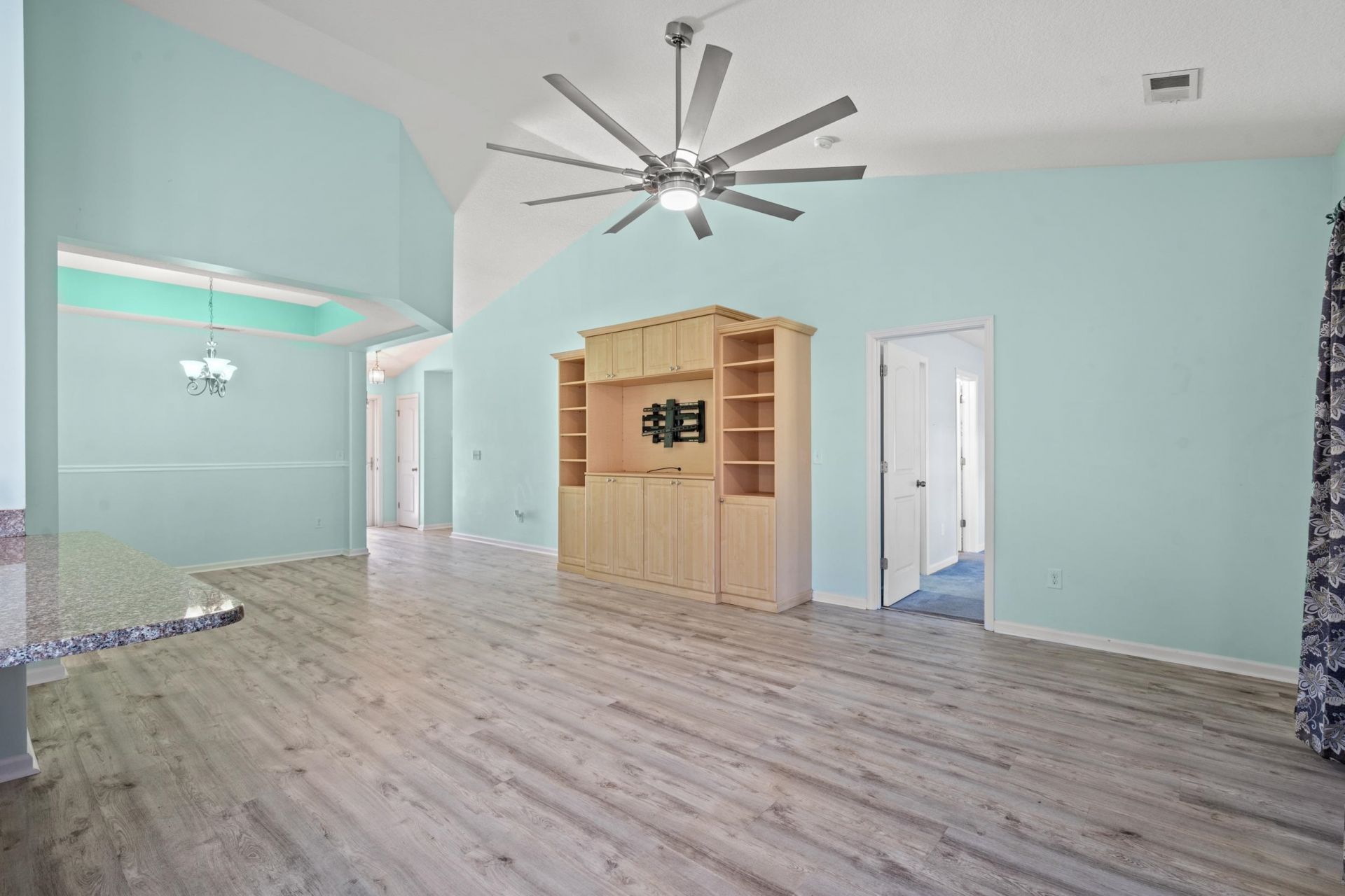 528 Cedar Lakes Dr. Photo 14