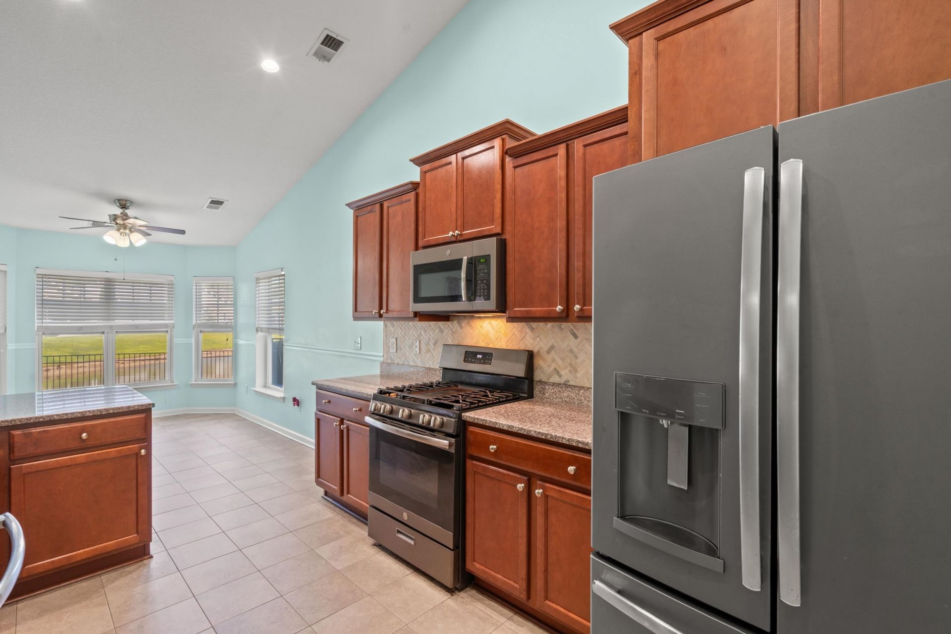 528 Cedar Lakes Dr. Photo 16