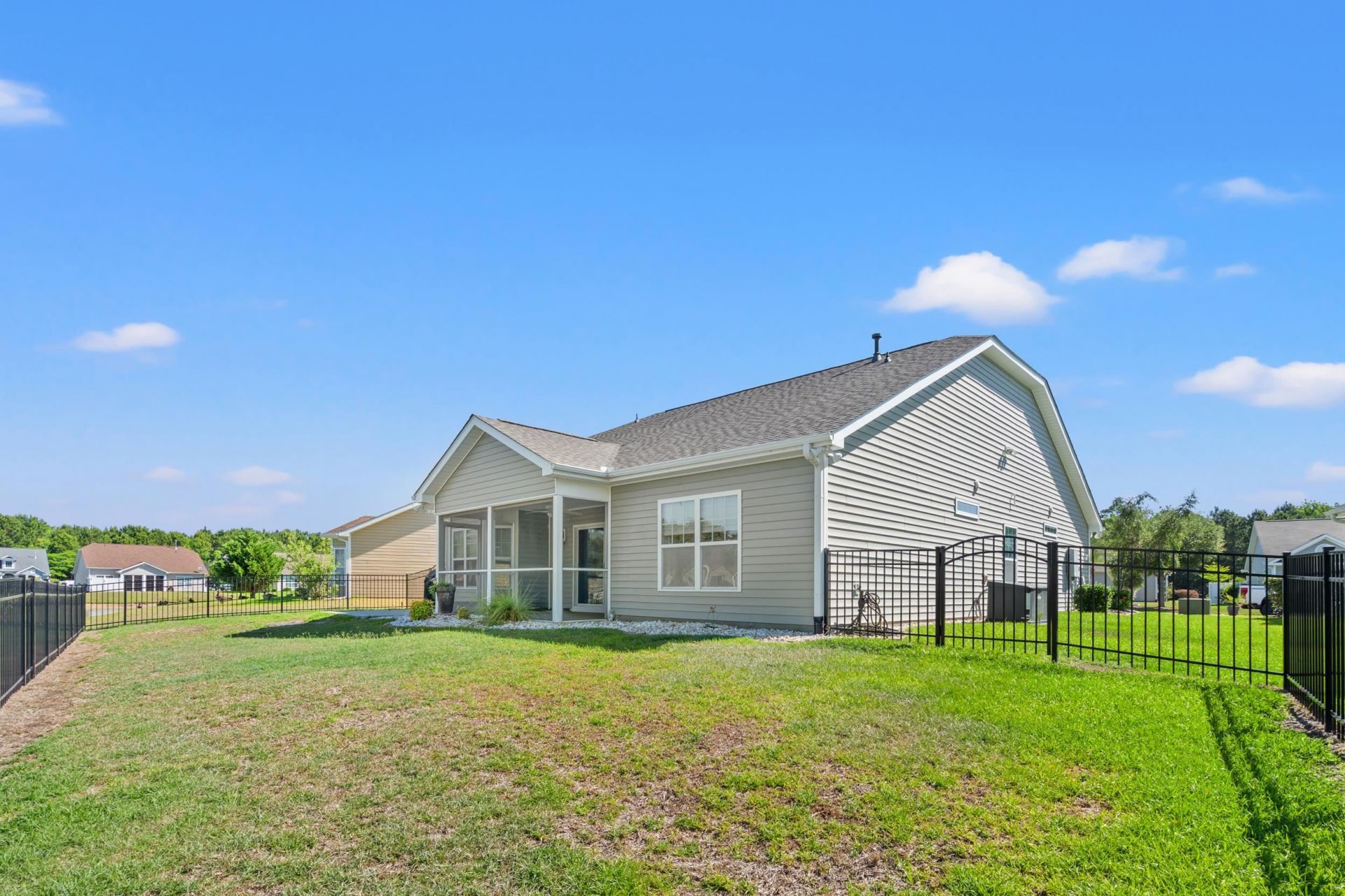 528 Cedar Lakes Dr. Photo 4