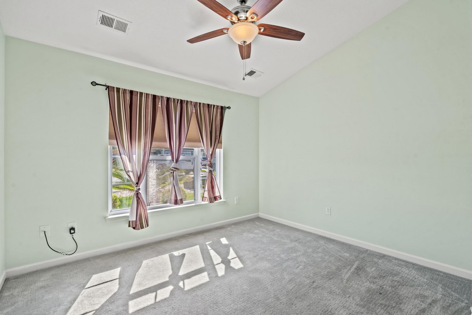 528 Cedar Lakes Dr. Photo 6