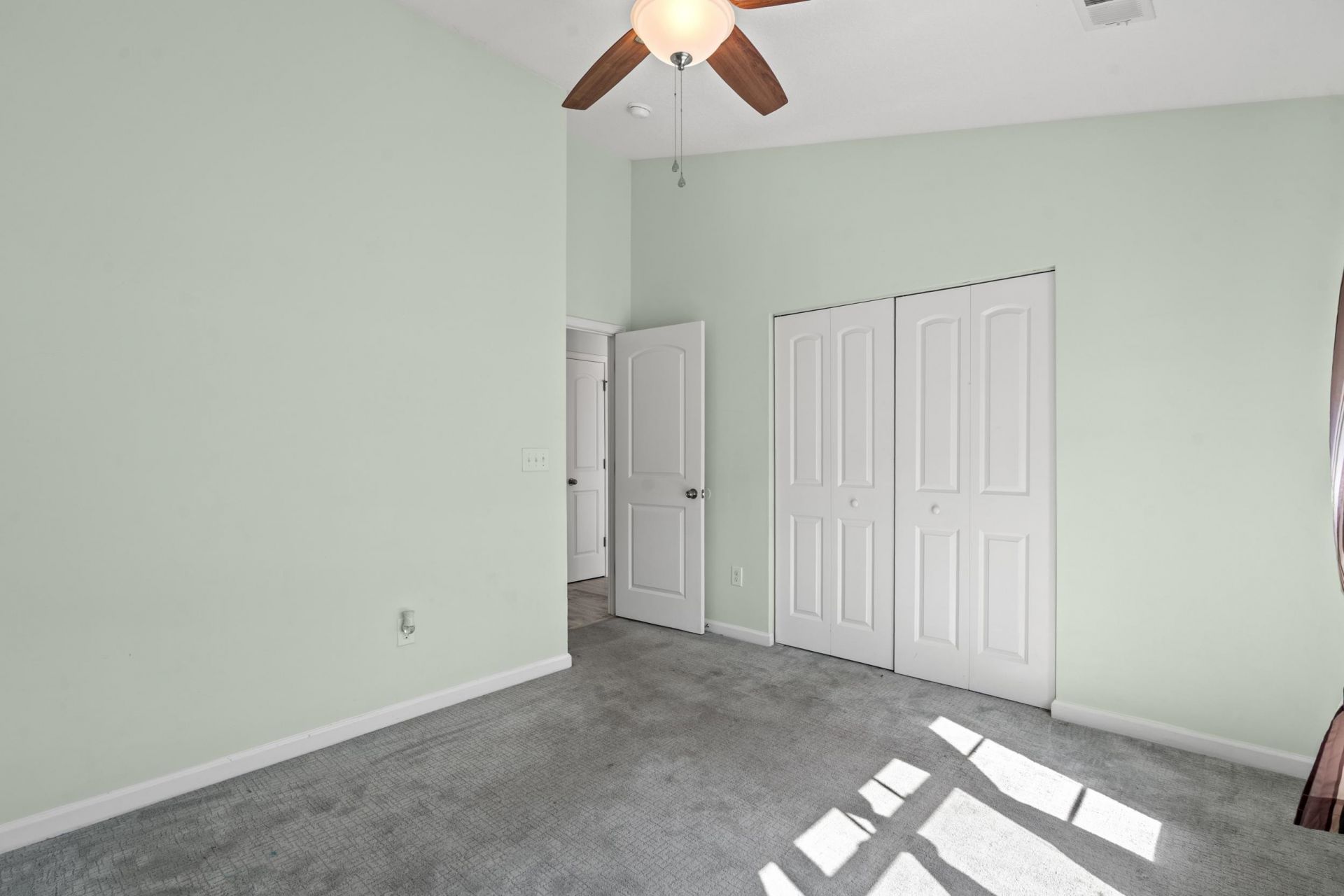 528 Cedar Lakes Dr. Photo 7