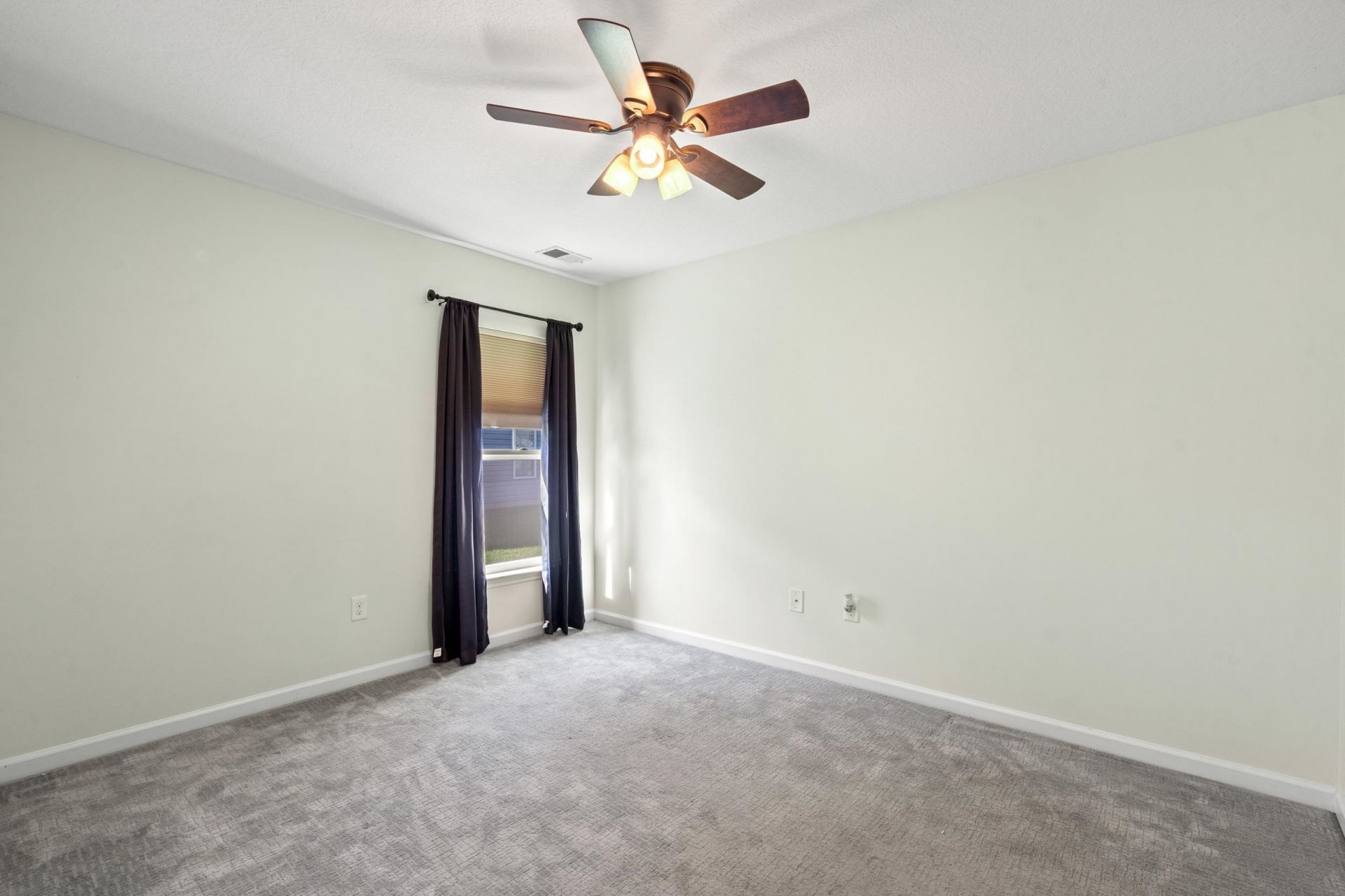 528 Cedar Lakes Dr. Photo 9