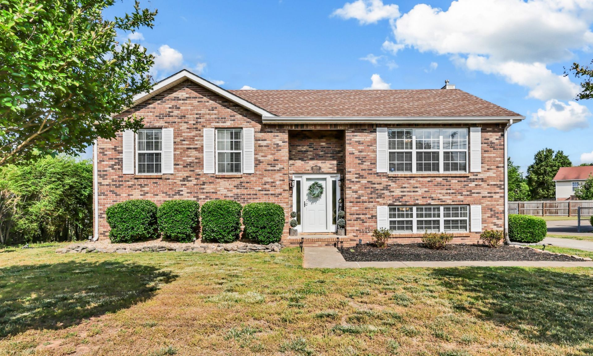 905 Dolphin Ln, Clarksville, TN 37043 Main Photo