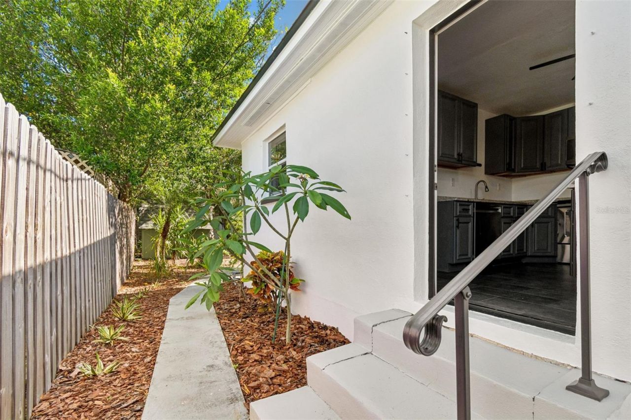 3737 Burlington Avenue N, Saint Petersburg, FL 33713 Photo